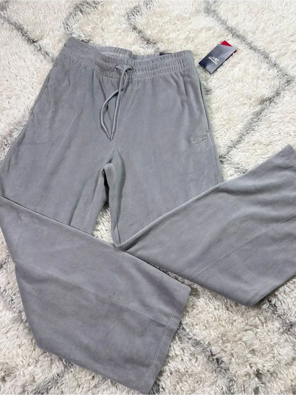 Reebok Women’s Light Gray Fleece Jogger Pants wide leg